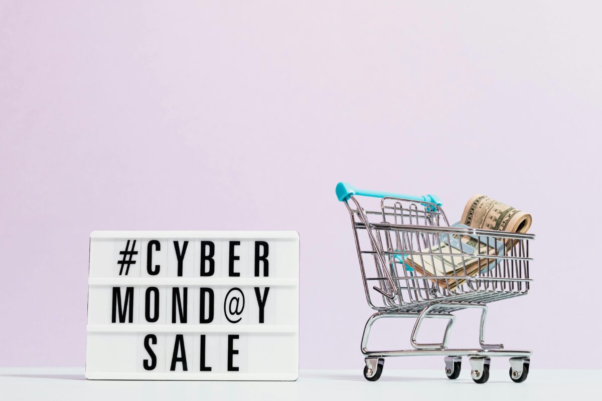 DailyStory Blog | 7 expert tips for crafting irresistible Cyber Monday emails